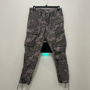 Men’s true religion cargo pants. Camouflage colors. Size 31
